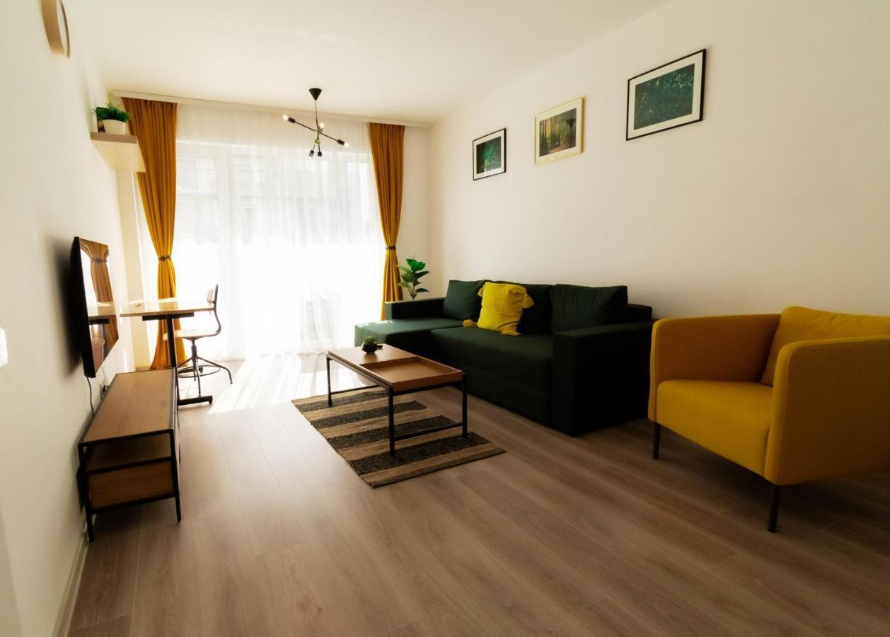 Brown Bear Apt. Boho Style Bedroom W/ City View & Free Parking Brasov Ngoại thất bức ảnh
