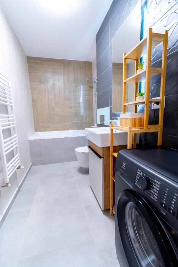 Brown Bear Apt. Boho Style Bedroom W/ City View & Free Parking Brasov Ngoại thất bức ảnh
